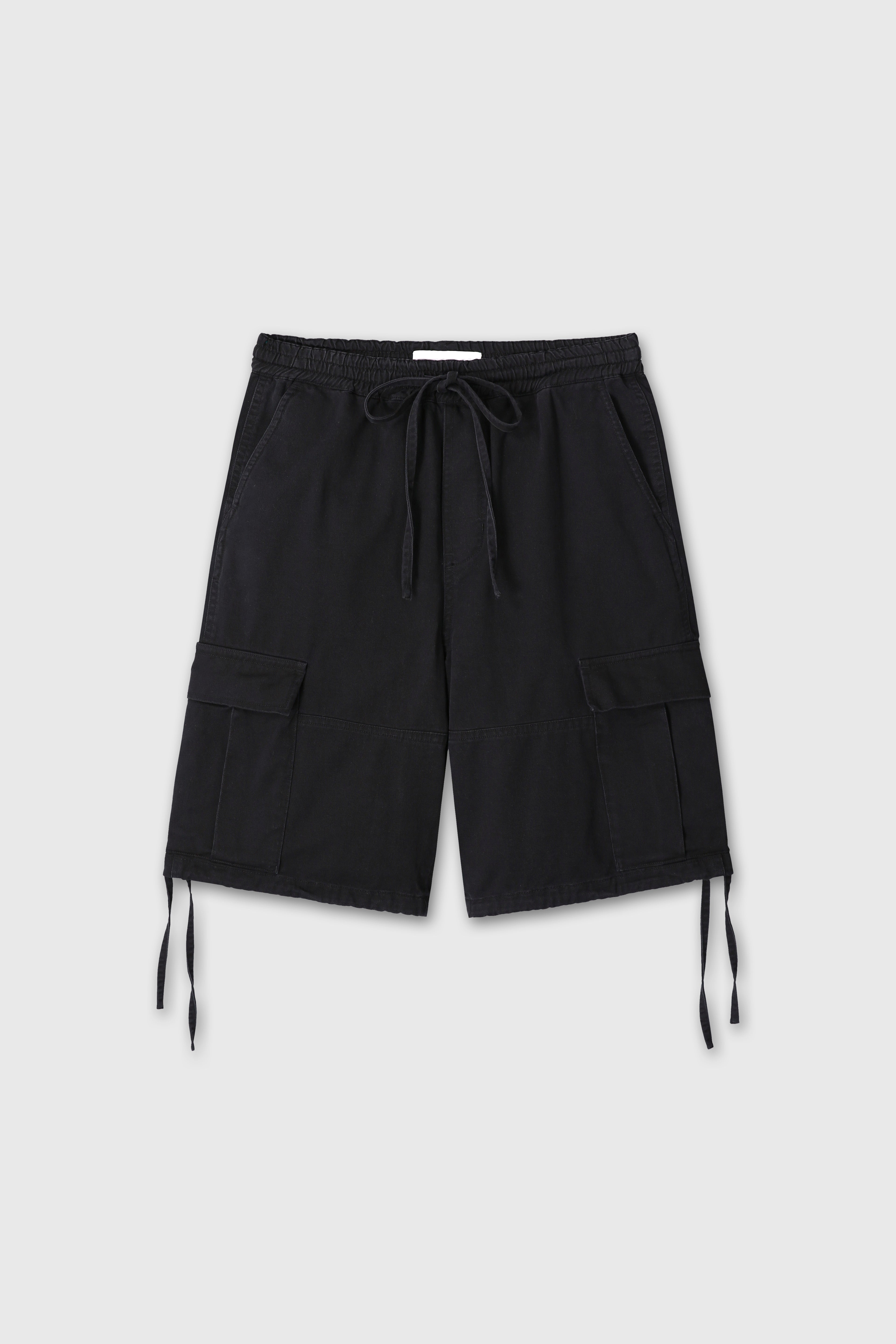 (W) GARMENT-WASHED CARGO SHORTS_ BLACK