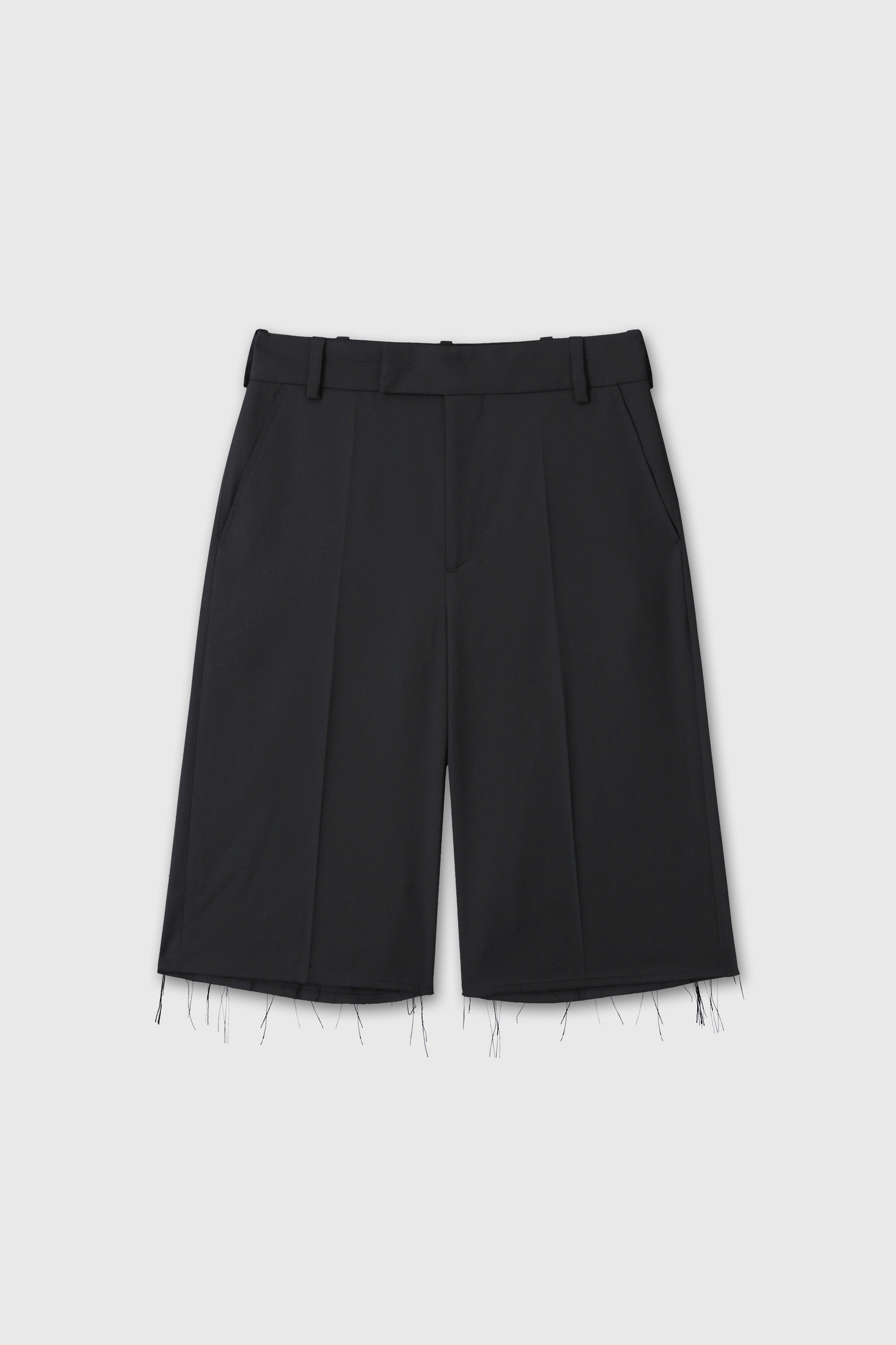 (W) RAW-CUT WOOL TAILORED BERMUDA SHORTS_ BLACK