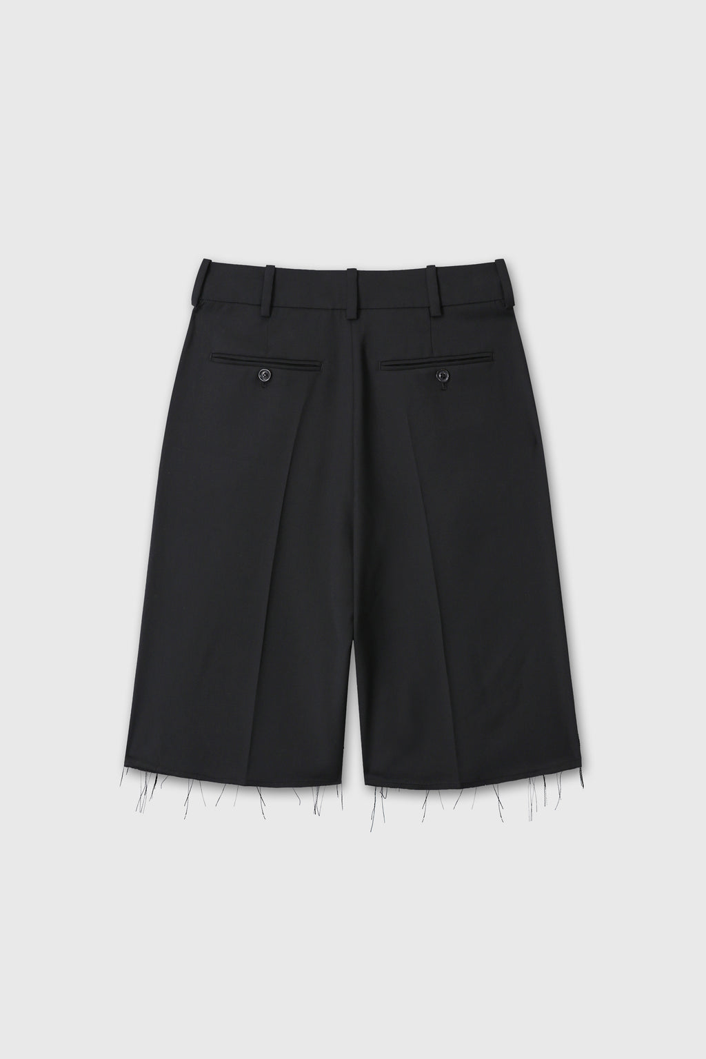 (W) RAW-CUT WOOL TAILORED BERMUDA SHORTS_ BLACK