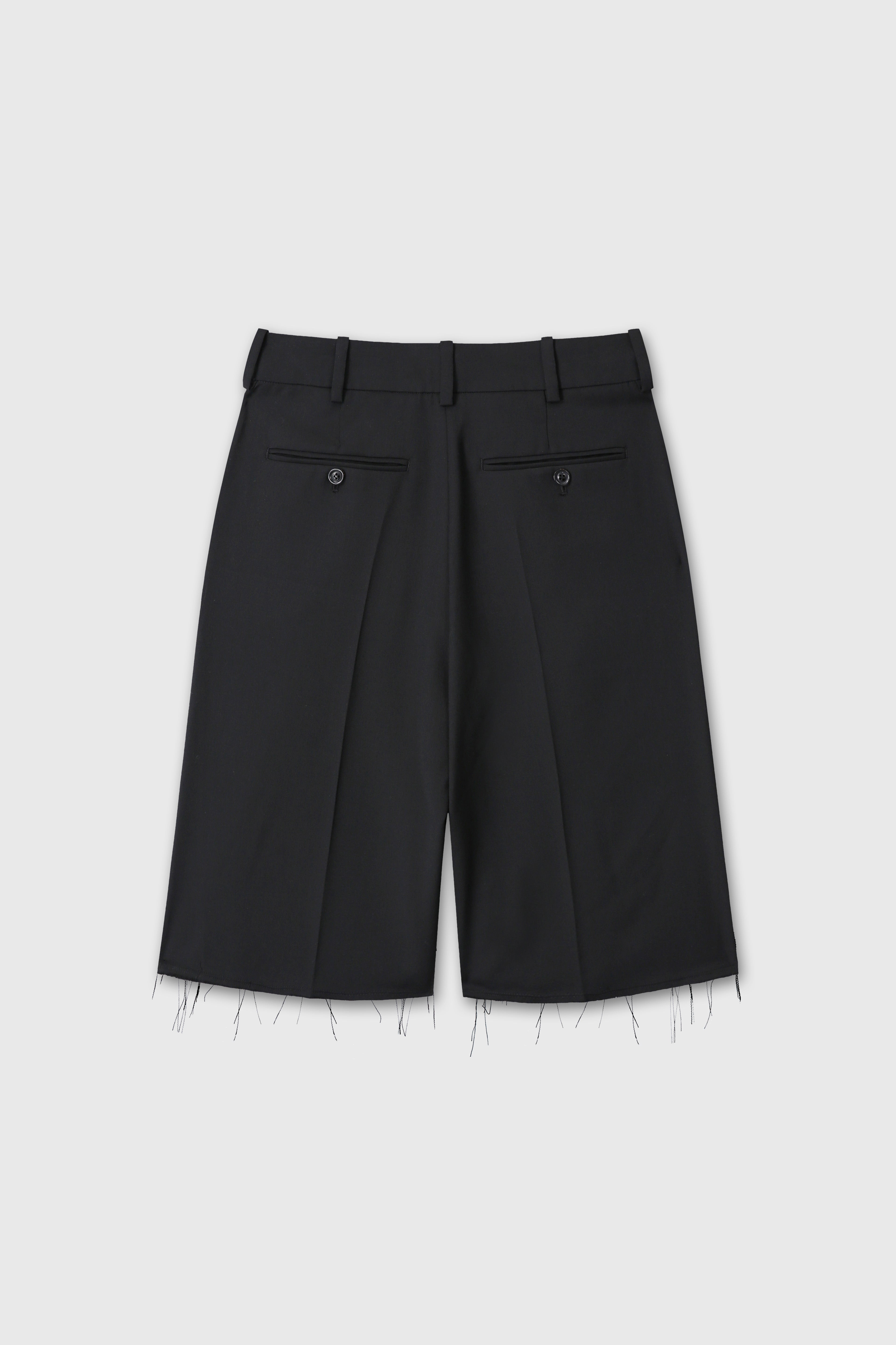 (W) RAW-CUT WOOL TAILORED BERMUDA SHORTS_ BLACK