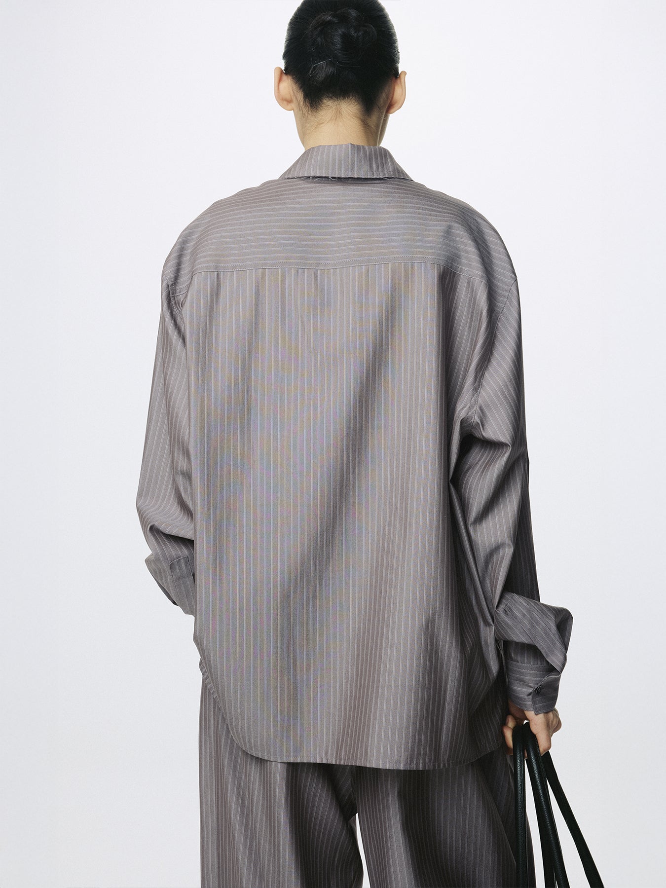 (W) SILK WOOL OVERSIZED RAW EDGE SHIRT_ DARK GREY STRIPE